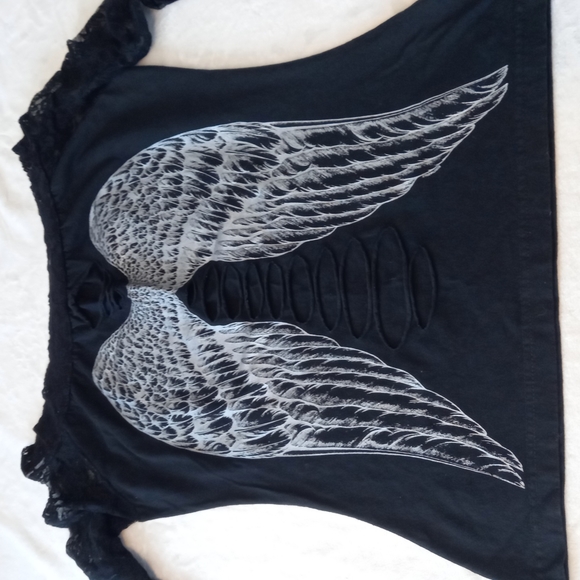 Black shirt with wings with open slots in back - Picture 2 of 5